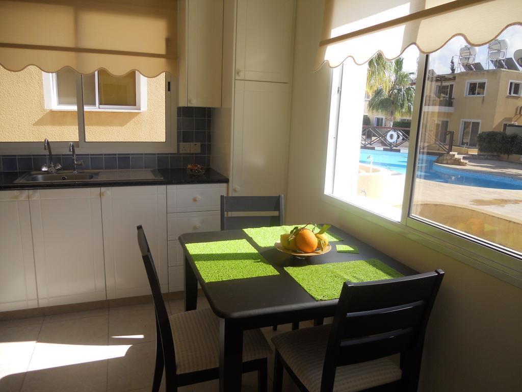 Sirena Sunrise Prestige Apartments Paphos Habitación foto